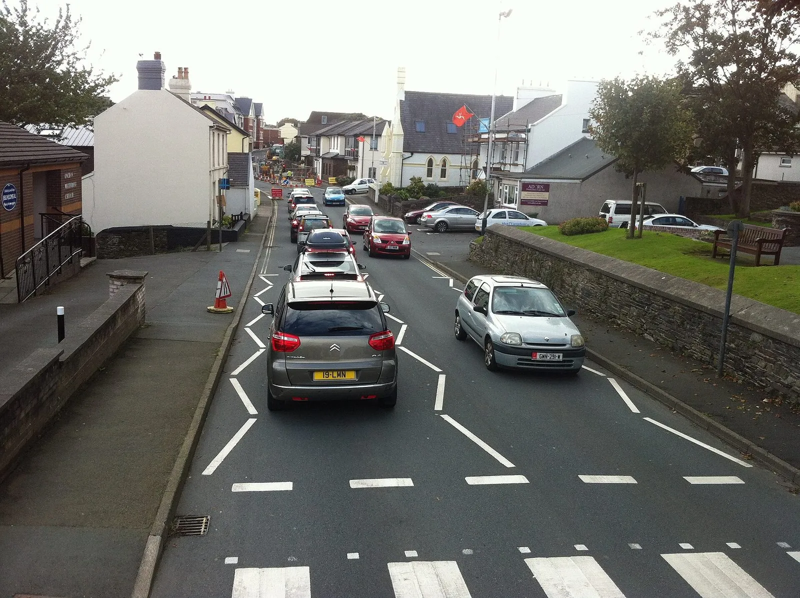 A queue of cars on a hill in Onchan, most with Manx number plates